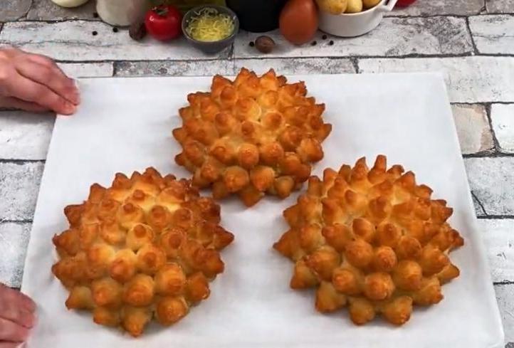 Эффектная закуска для праздничного стола: готовим хрустящие "цветочки" из картофельного пюре
