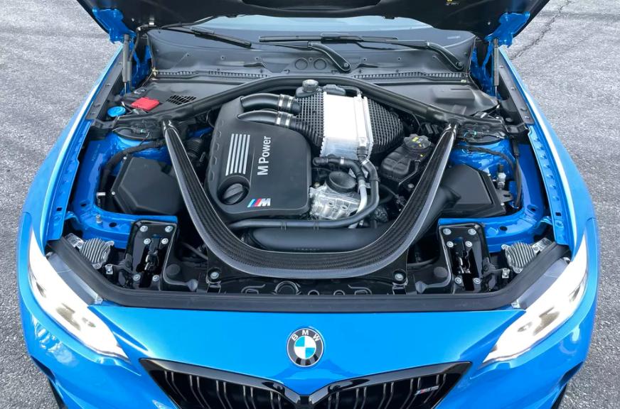 BMW M2 CS 2020: один из самых красивых спортивных седанов с турбонаддувом и золотыми дисками