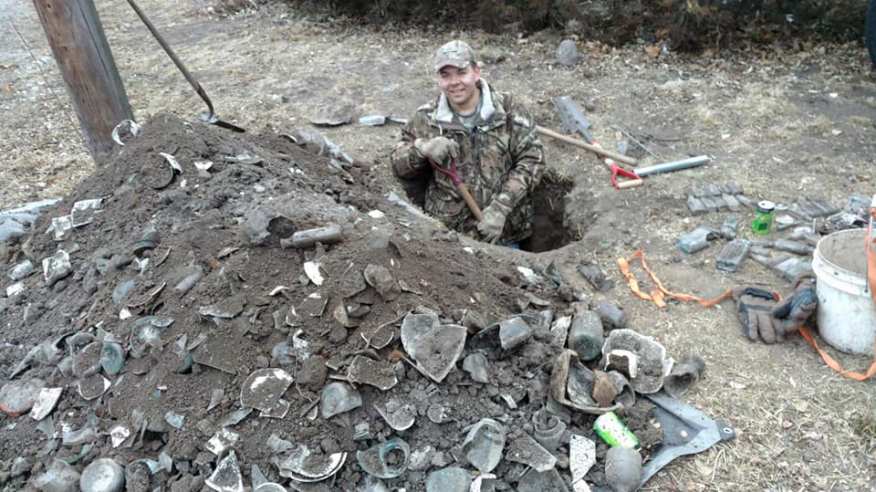 Житель Канзаса ведет раскопки старинных мусорных ям, и у теперь него дома музей
