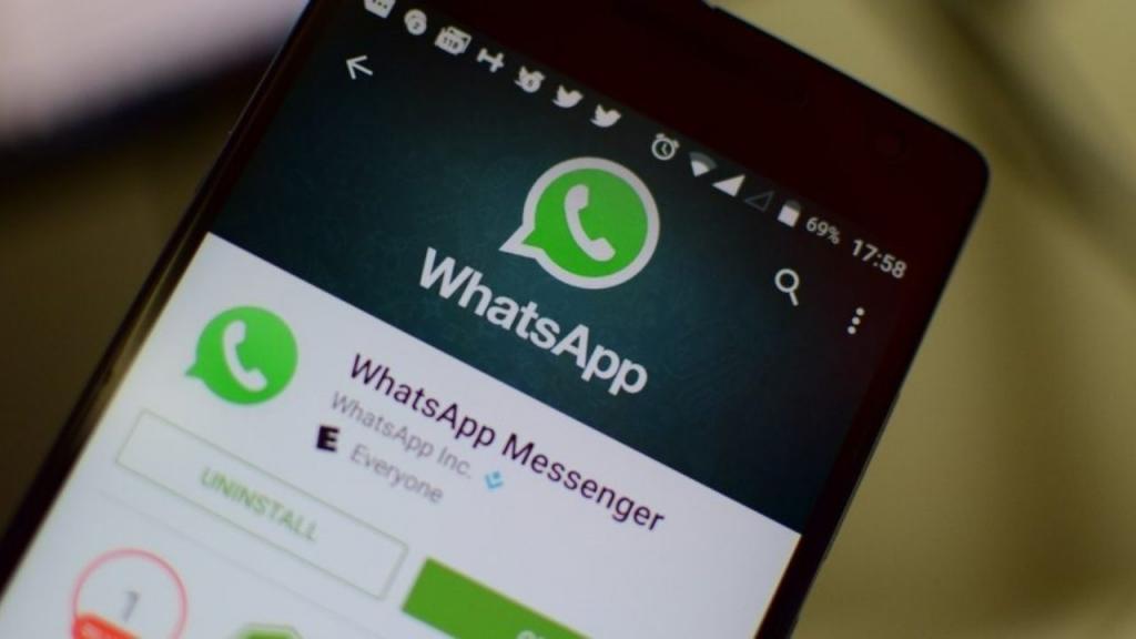 Поделиться данными с Facebook придется. Кто может лишиться доступа в WhatsApp с февраля