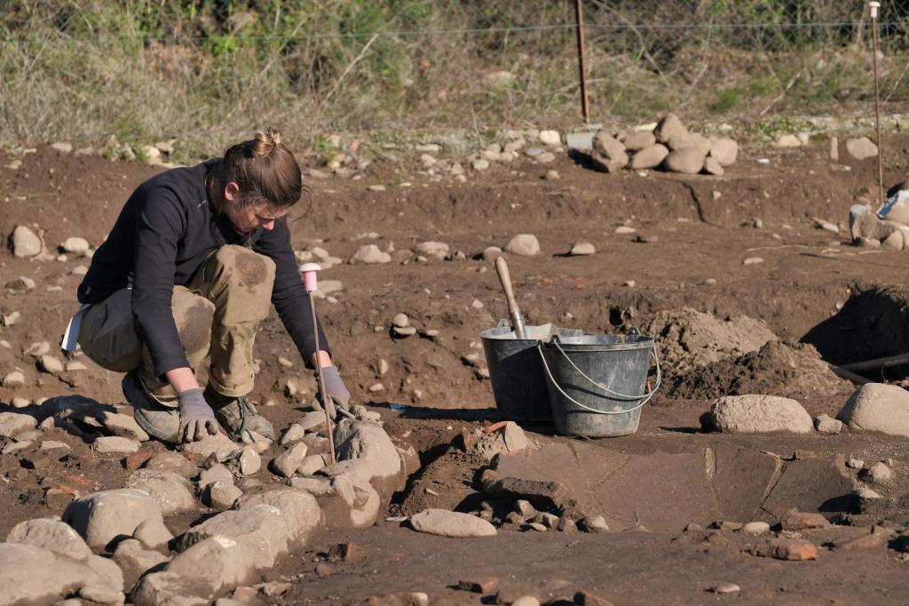 Следы поселения возрастом не меньше 1800 лет обнаружили археологи во Франции (фото)