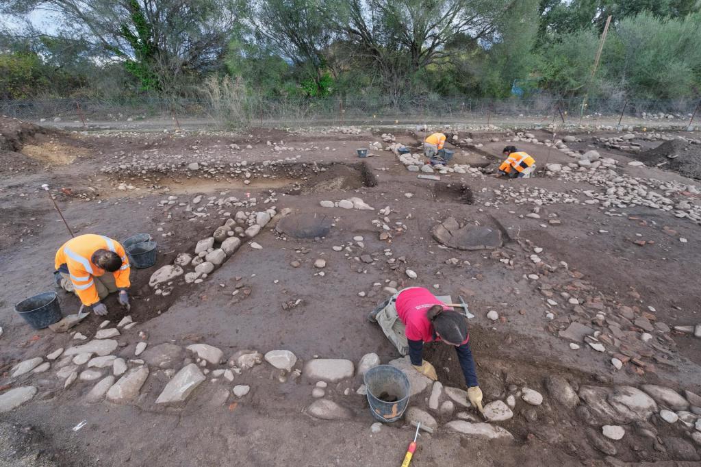 Следы поселения возрастом не меньше 1800 лет обнаружили археологи во Франции (фото)