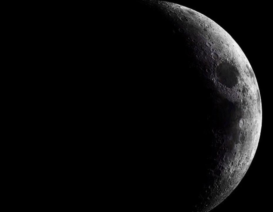 Лунный фотограф Эндрю Маккарти делал снимки луны в течение 22 ночей подряд и показал такое явление, как либрация