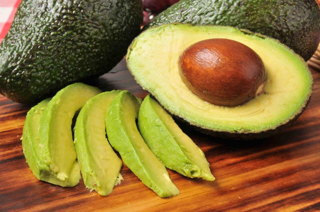 Лайфхак: как за 10 минут превратить не совсем спелое авокадо во вкусный фрукт