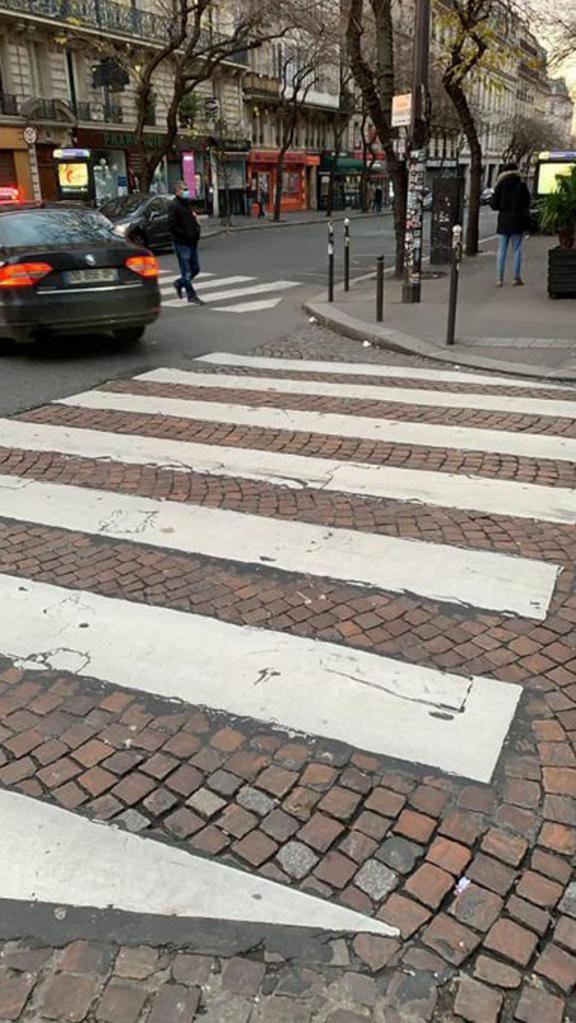 «Он опозорил профессию!»: парижский таксист взял с туриста €230 за 40-минутную поездку