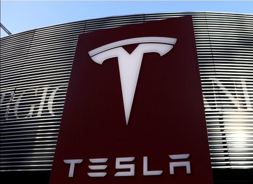 Tesla предлагает ремонтным мастерским использовать выражение "легкие исправления" при устранении потенциально опасных проблем
