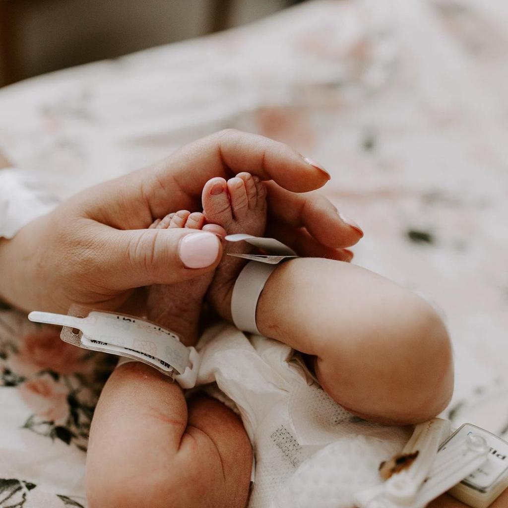 Фотограф и мама рассказывает, какие фото нужно обязательно сделать в первые дни жизни малыша