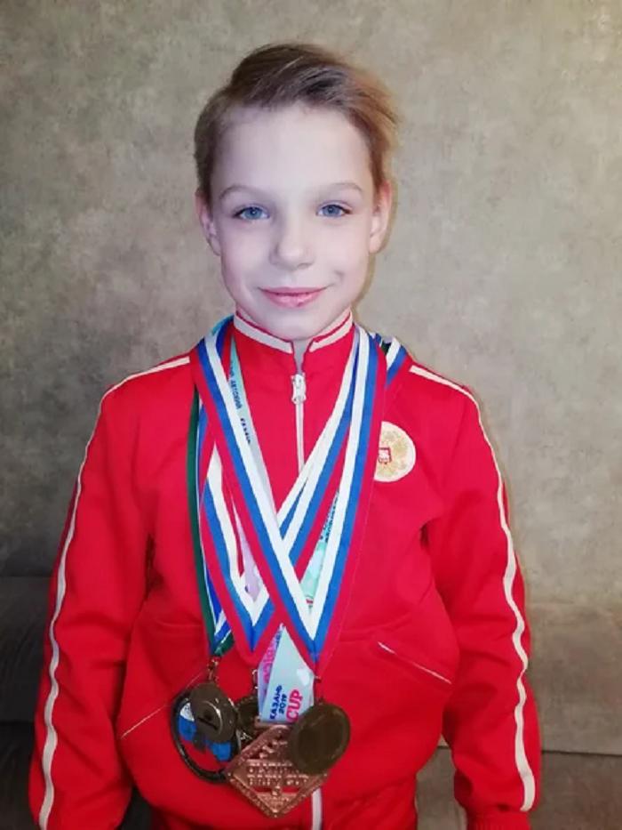 Поставил мировой рекорд и впечатлил Ягудина: что известно о 9-летнем Андрее Киселеве, финалисте шоу «Я почти знаменит»