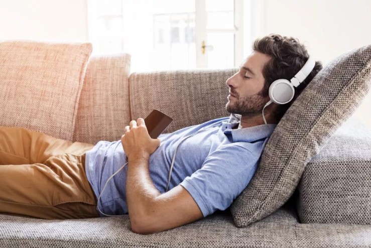 Более 83 миллионов человек слушали исцеляющую музыку в 2020 году: особенности нового направления