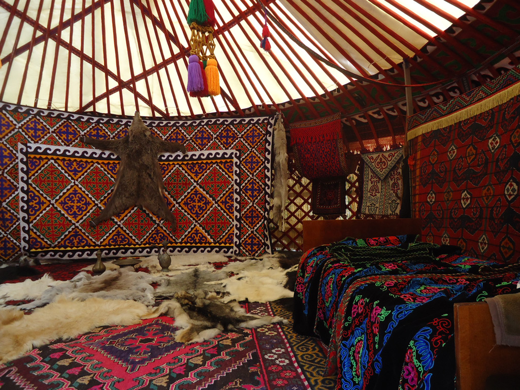 Юрты рядом с небоскребами и другие особенности жизни простых людей в Монголии