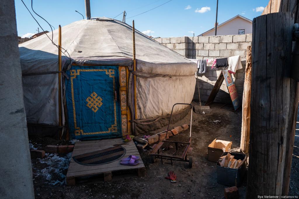 Юрты рядом с небоскребами и другие особенности жизни простых людей в Монголии