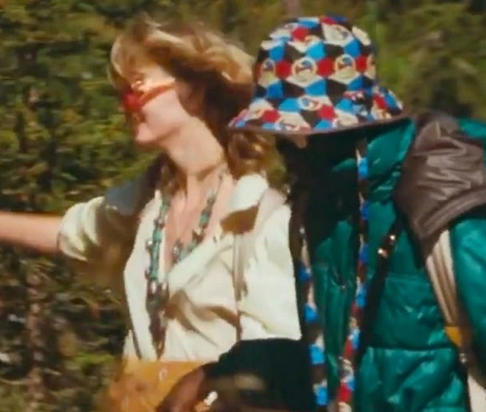 Модели, путешествующие по горам и лесам на каблуках и в пуховиках: пользователи Instagram высмеивают сотрудничество Gucci с The North Face (видео)
