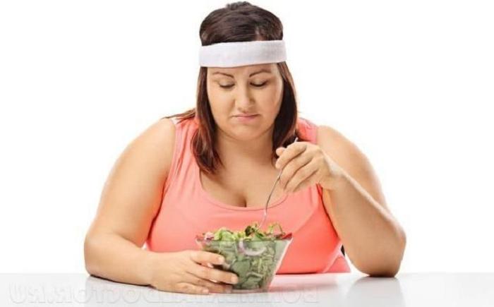 «Заедаем скуку и стресс» и другие причины, которые мешают похудеть