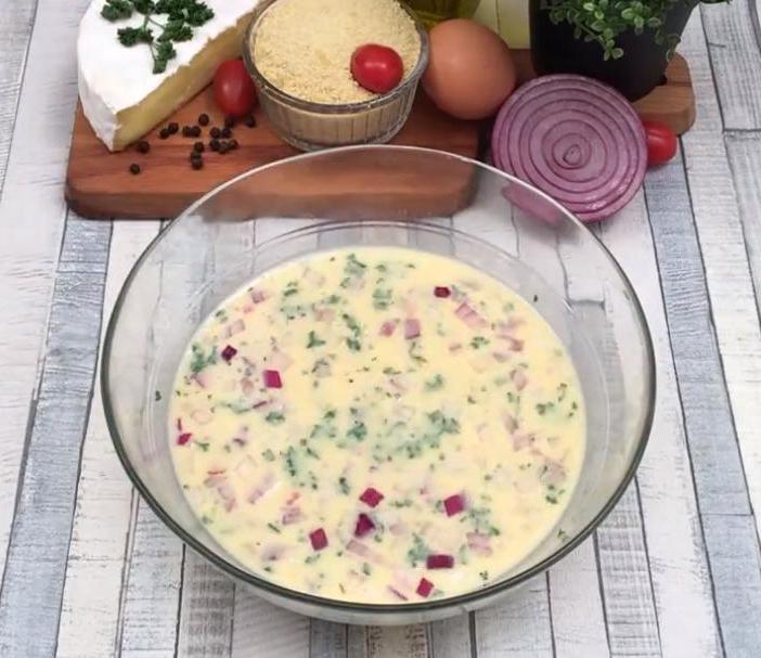 Румяный цветочек с камамбером – мое самое любимое лакомство на праздничном столе: сыр в хрустящей панировке – просто объедение