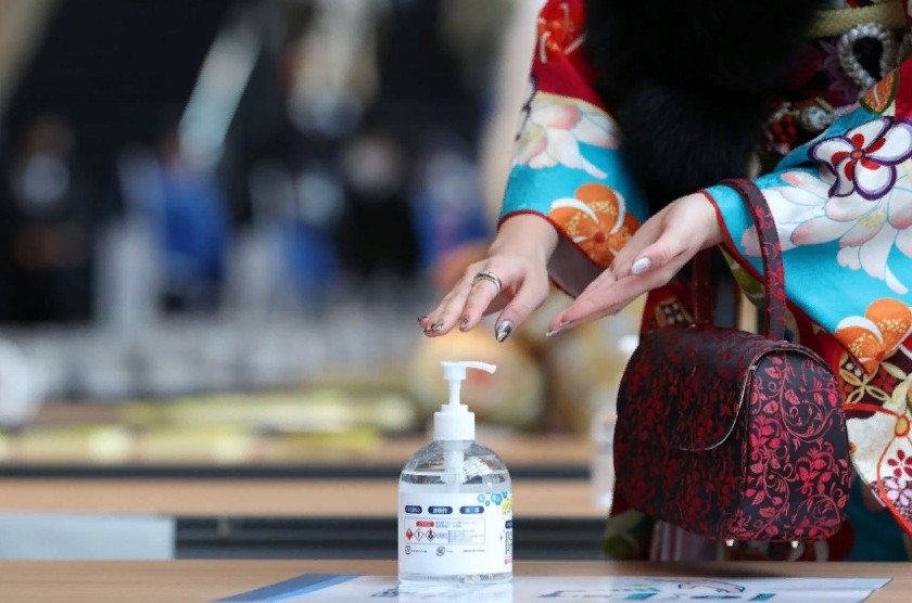 Зимние кимоно и загадывание желаний: в Японии празднуют День совершеннолетия, несмотря на всплеск COVID-19