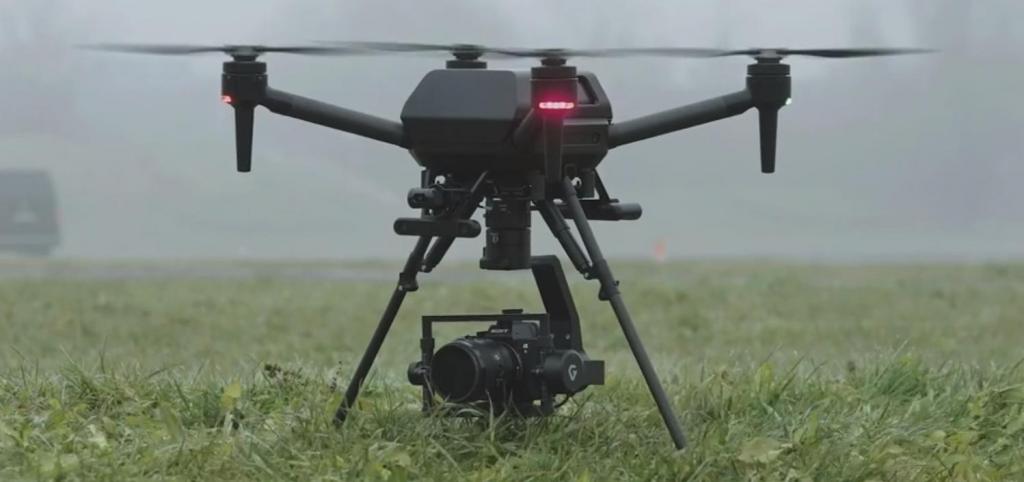 Новый беспилотный летательный аппарат Airpeak может нести альфа-камеру на регулируемом кардане и делать высококачественные полнокадровые аэрофотоснимки и видеозаписи