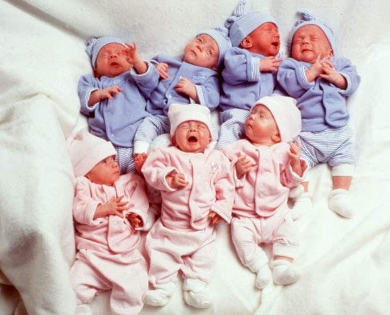 Первые в мире выжившие семерняшки: как они выглядят 23 года спустя