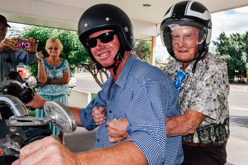 «Каждый день я ем полдюжины креветок!»: секреты долгой жизни бодрого 111-летнего австралийского дедушки