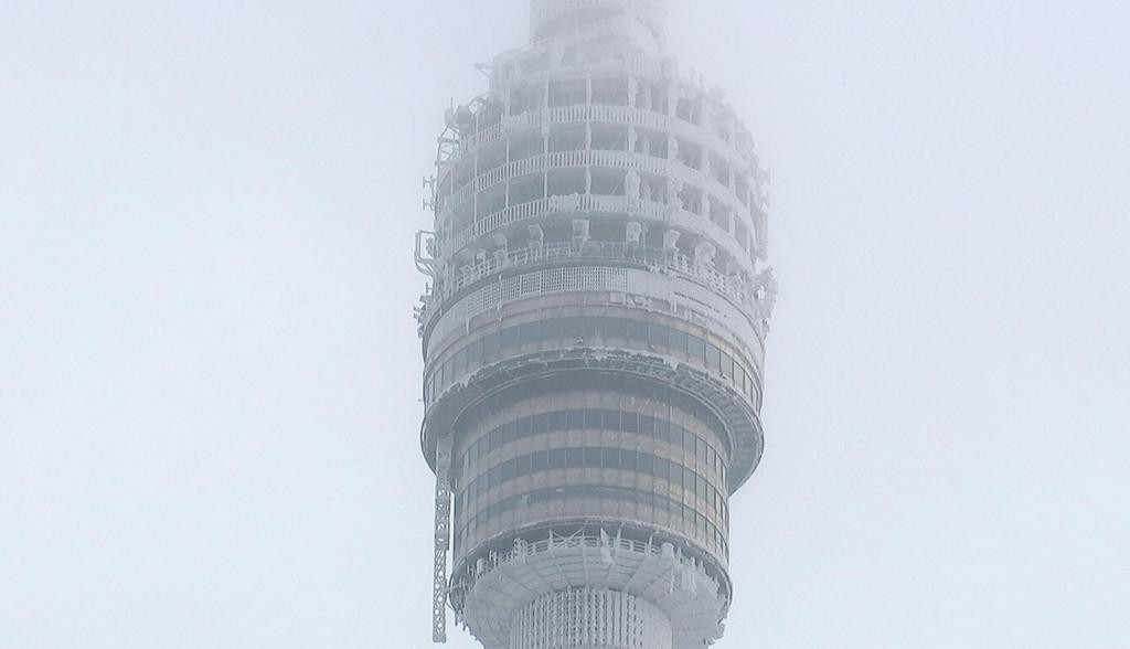 Из-за аномальных морозов в столице заледенела Останкинская башня: фото