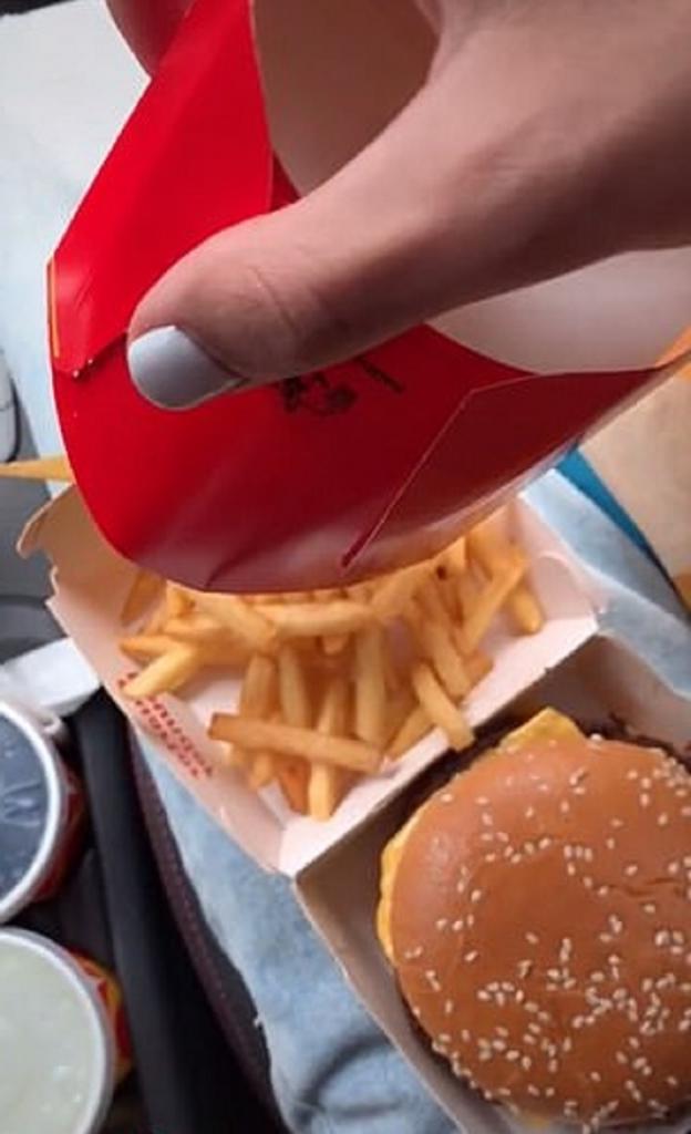 Тиктокеры показали, как съесть еду из McDonald's в авто и ничего не испачкать: видео
