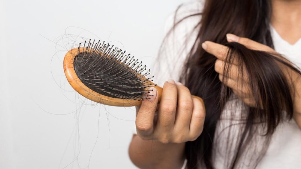 От сонливости до выпадения волос: 5 длительных последствий коронавируса