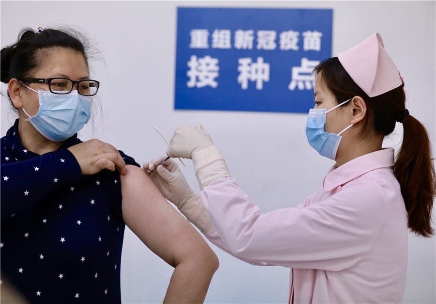 Китай планирует вакцинировать 50 миллионов человек перед празднованием Нового года