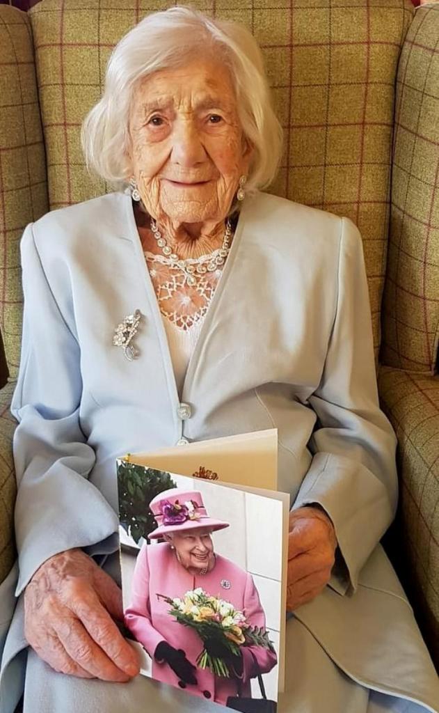 Крепкий виски. 106-летняя женщина, победившая Covid-19, раскрыла секрет здоровья