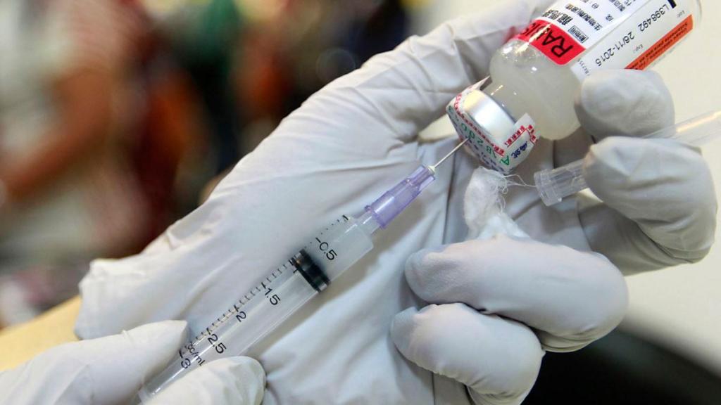 SuperJob выяснил, что количество россиян, однозначно готовых сделать прививку от короновируса, неуклонно растет