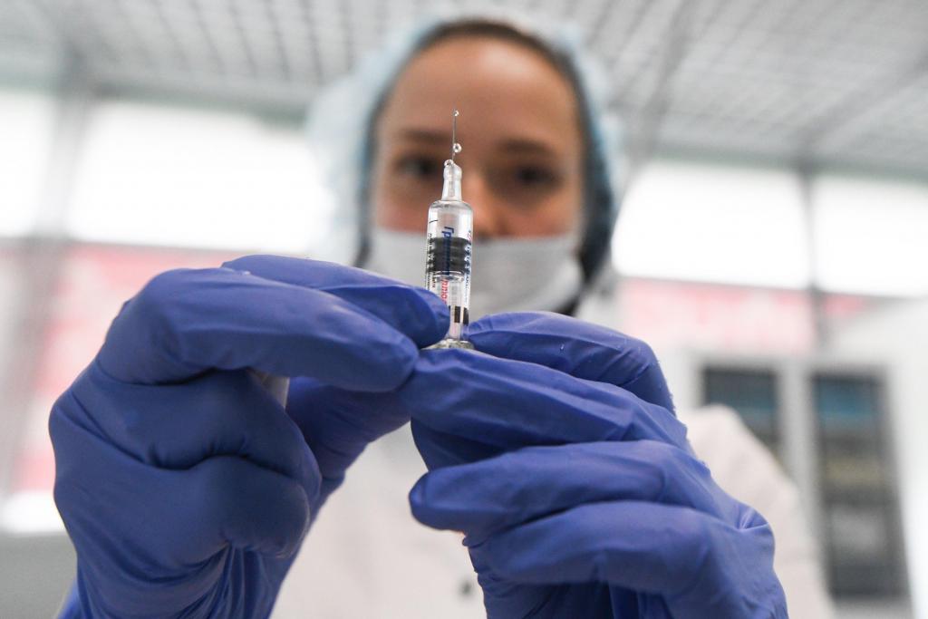 SuperJob выяснил, что количество россиян, однозначно готовых сделать прививку от короновируса, неуклонно растет