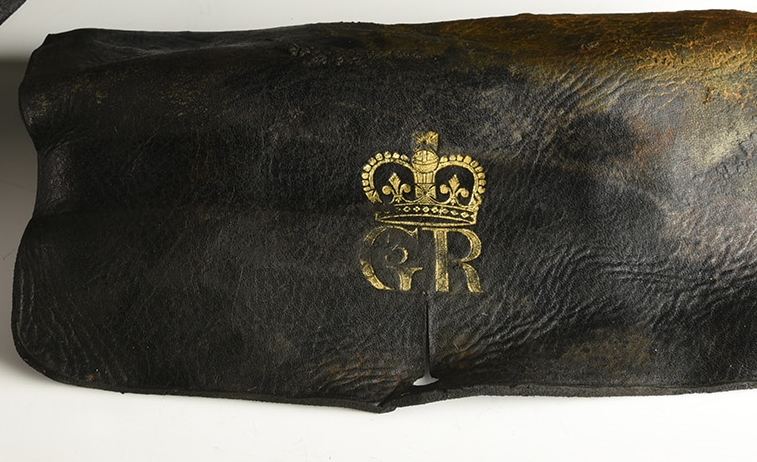 Кожаные сумки и ножны XVIII века были найдены на борту корабля, затонувшего у берегов Северной Голландии в 1799 году