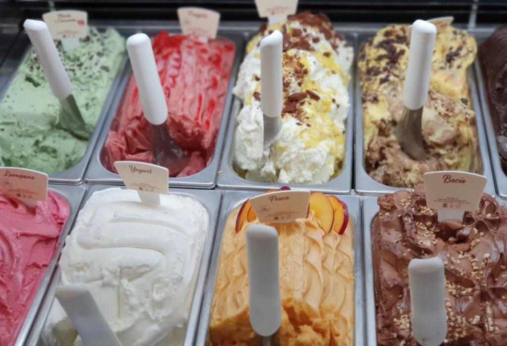 Заразили даже пломбир: китайские ученые обнаружили коронавирус в мороженом