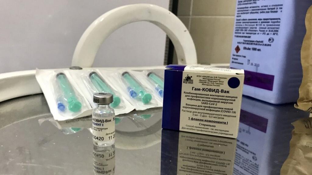 Самозанятые и ипэшники, в очередь: в Москве открывается запись на вакцинацию от COVID-19 для новых групп