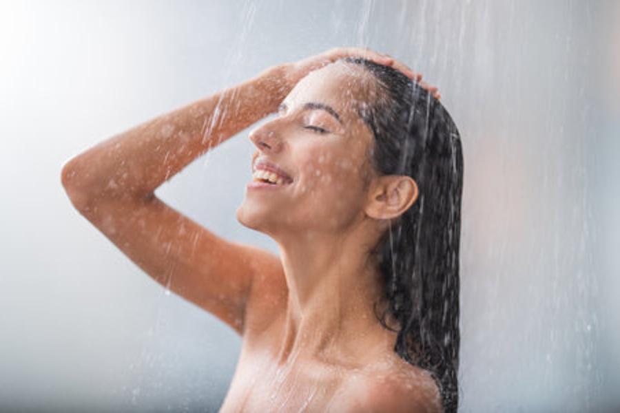 Женщины страдают от холода больше мужчин. Несколько хитростей, как согреться зимой: питьевой режим, контрастный душ и запах специй
