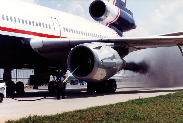 Американские ученые нашли способ многократно снизить вредные выбросы авиадвигателей