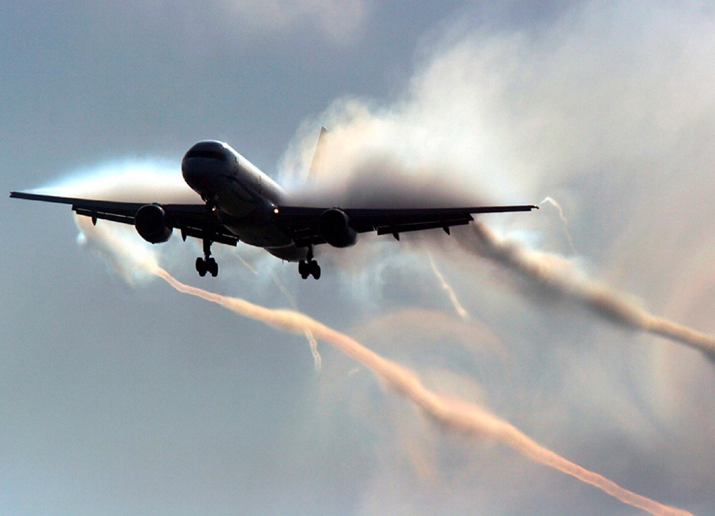 Американские ученые нашли способ многократно снизить вредные выбросы авиадвигателей