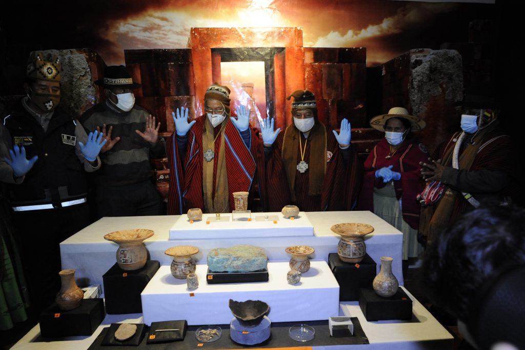 Пятнадцать уникальных 1500-летних предметов обнаружили в Боливии: они были созданы раньше эпохи инков (фото)