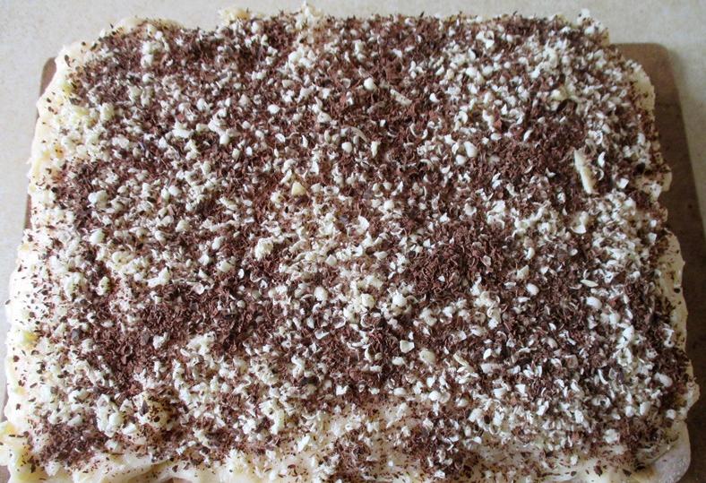 Бисквитно-яблочный торт с карамельным кремом: рецепт нежного и вкусного десерта