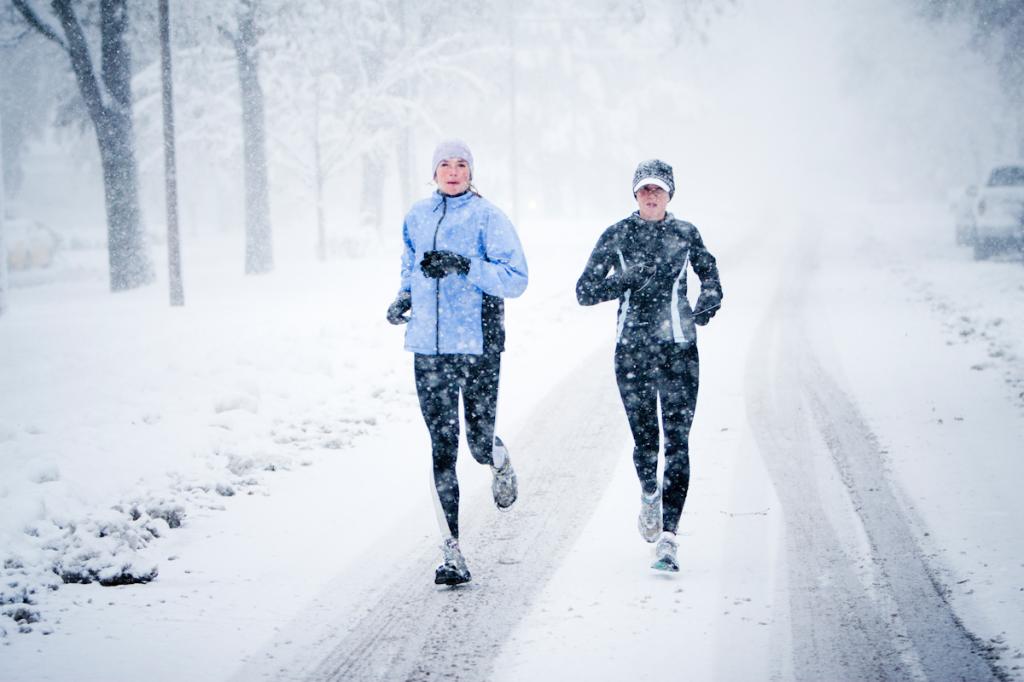 Отказываемся от слишком теплой одежды: безопасные пробежки в зимний сезон