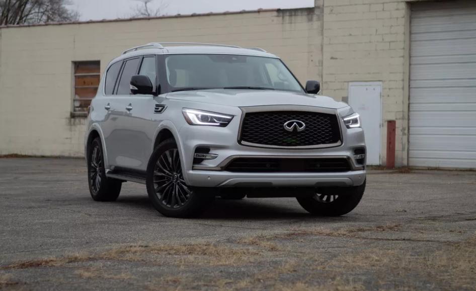 Infiniti QX80 2021 года: трехрядный роскошный внедорожник с 8-цилиндровым двигателем