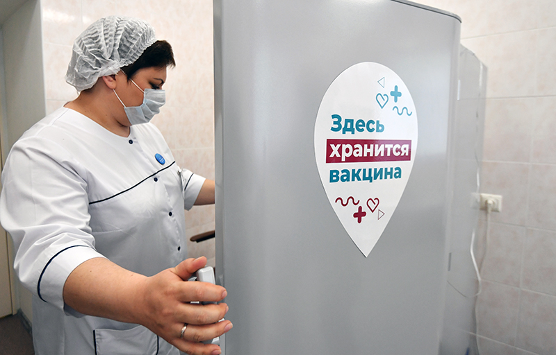 Россиянам назвали сроки начала масштабного производства второй российской вакцины