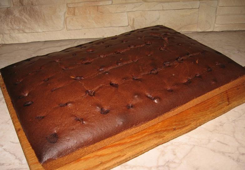 Эффектный торт "Фиджи" с вишней и шоколадной глазурью: рецепт вкусного бисквитного десерта