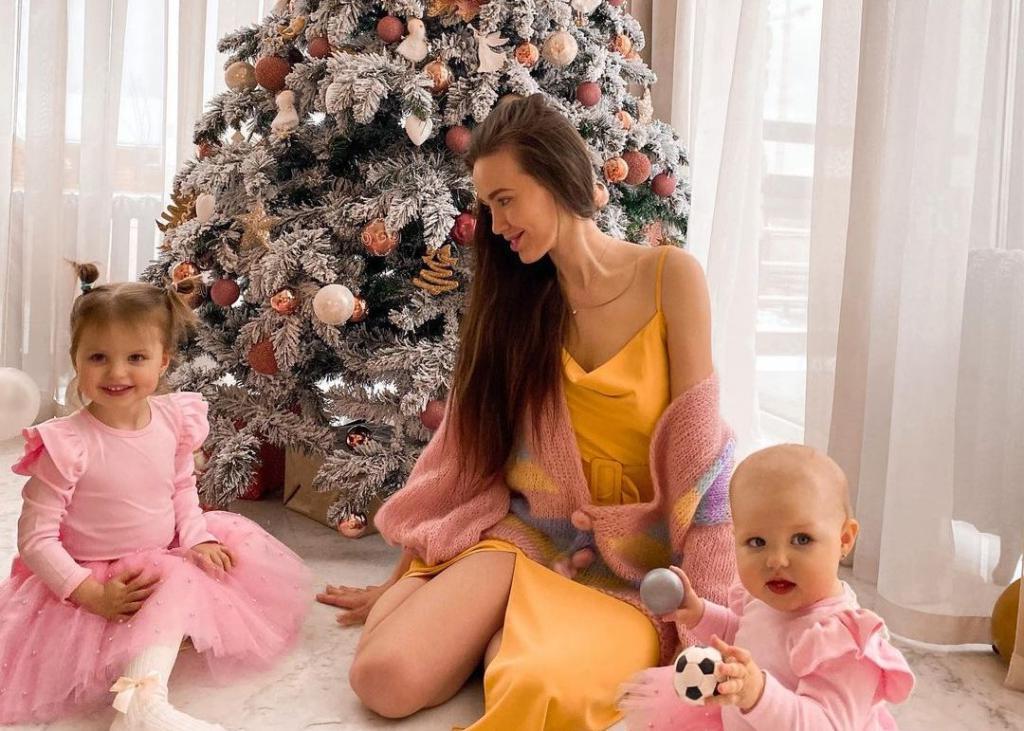 Ждут третьего ребенка? Как выглядит семья Дмитрия Тарасова, которая скоро может стать многодетной (новые фото)