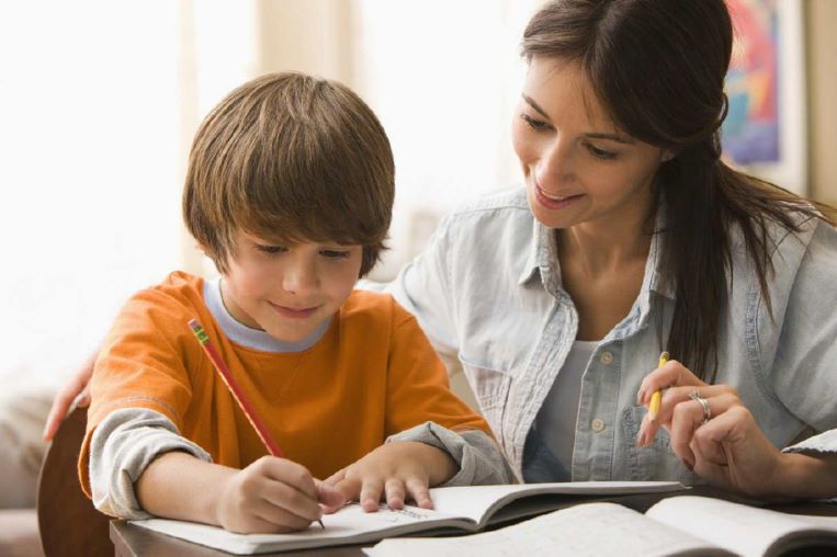 Хитрости, которые помогут сделать ребенку домашнее задание быстрее: начинаем с уборки всего лишнего