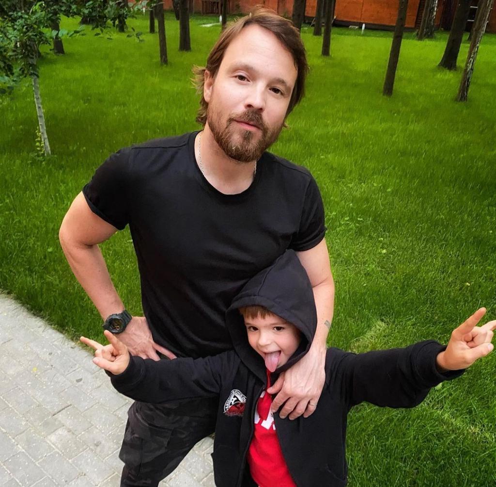 Алексей Чадов показал подросшего сына от Агнии Дитковските. Мальчику уже 6 лет (новые фото)