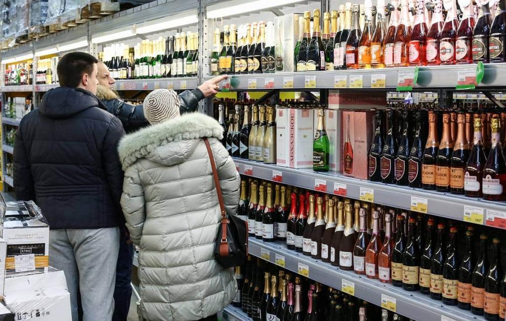 "Это укрепление общественного здоровья": в России заявили о снижении продаж алкоголя на 3 % в 2020 году