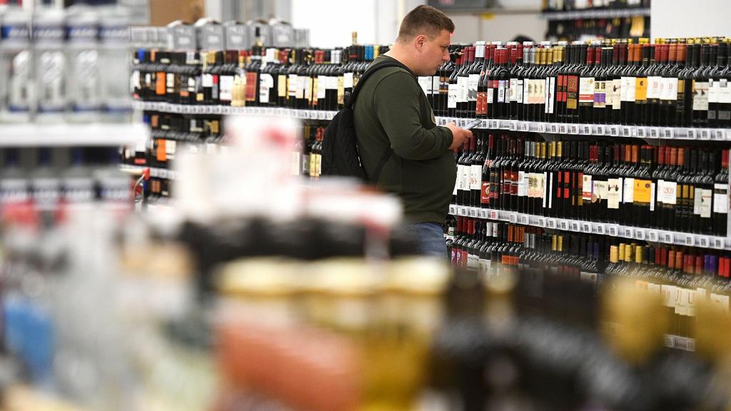 "Это укрепление общественного здоровья": в России заявили о снижении продаж алкоголя на 3 % в 2020 году