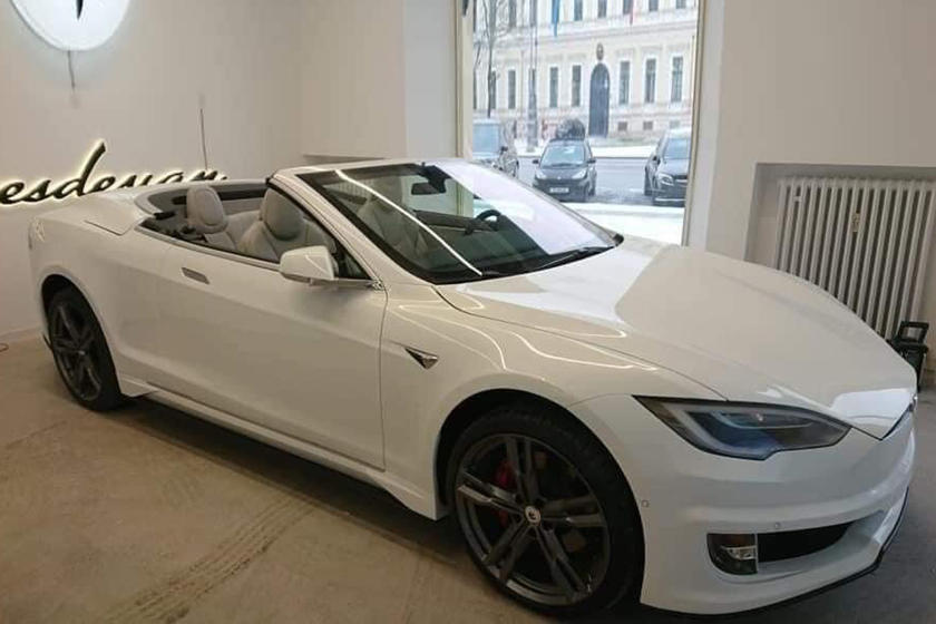 Задние двери сняты, крыша срезана: кабриолет Tesla Model S выглядит на удивление хорошо