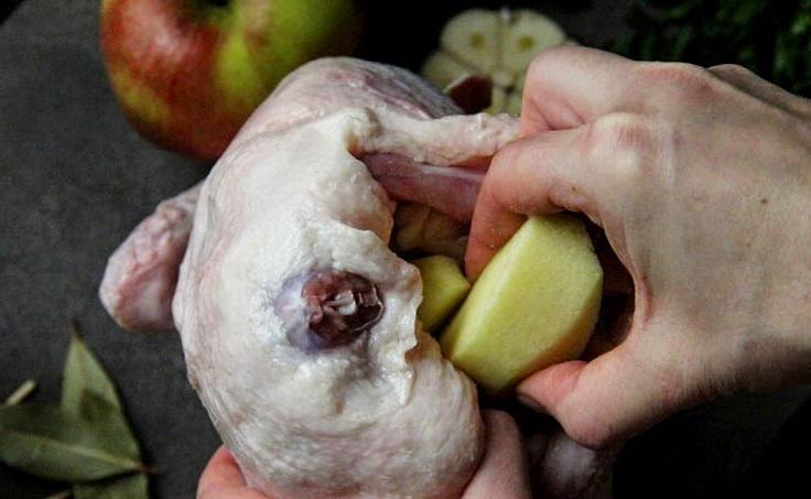 Наконец научилась делать вкусную и нежную утку с яблоками. Секрет простой - надо добавить еще и апельсины