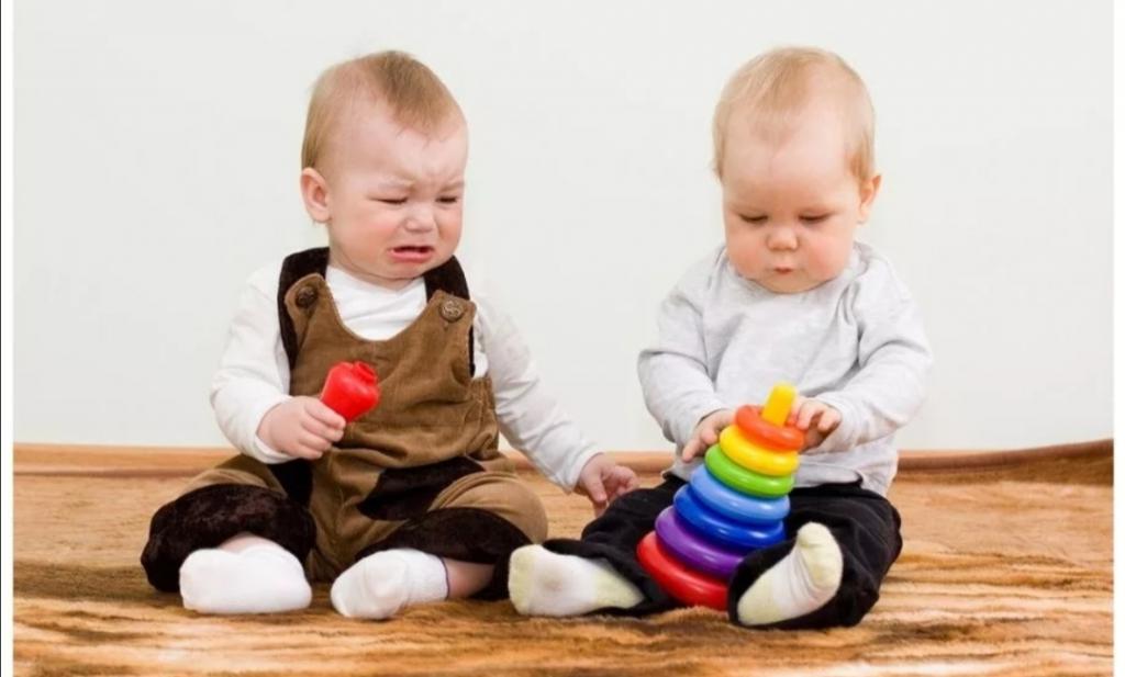 "Это моя игрушка": как научить ребенка делиться даже самыми любимыми вещами