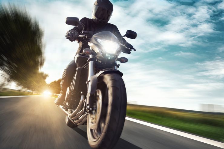 Страховка дешевле, вложений меньше, а удовольствия от поездки больше в разы: 10 главных причин купить мотоцикл вместо автомобиля